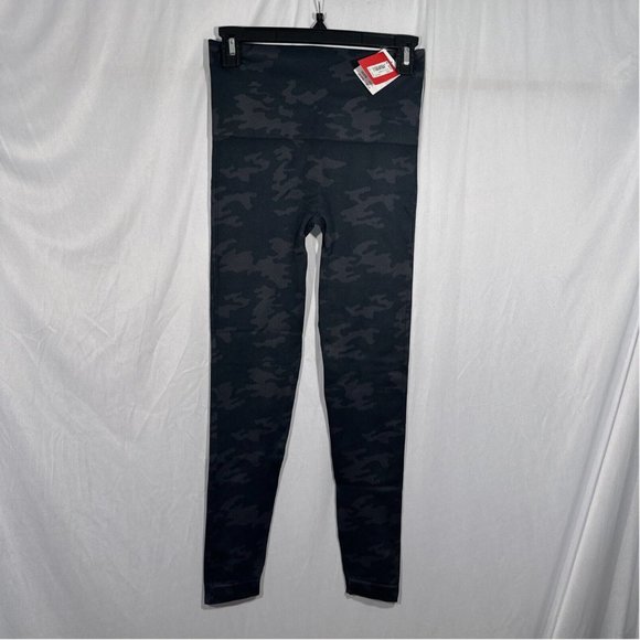 NWT $68 Spanx [ XS Medium ] Look At Me Now Seamless Leggings Black‎ Camo - Picture 5 of 13